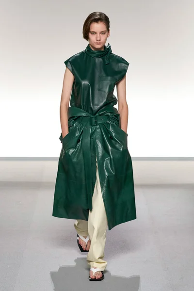 Look 12